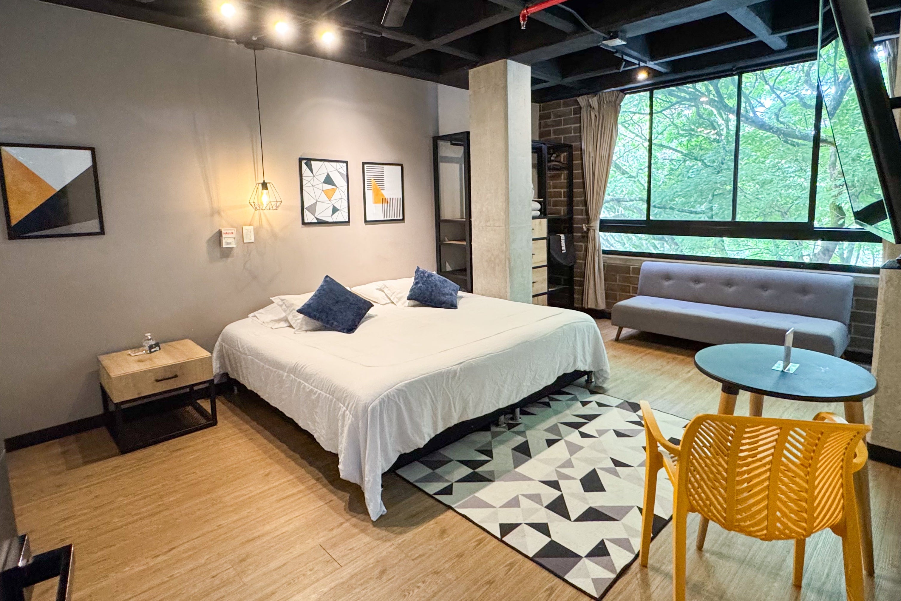 DOUBLE ROOM + EXTERIOR VIEW BT401