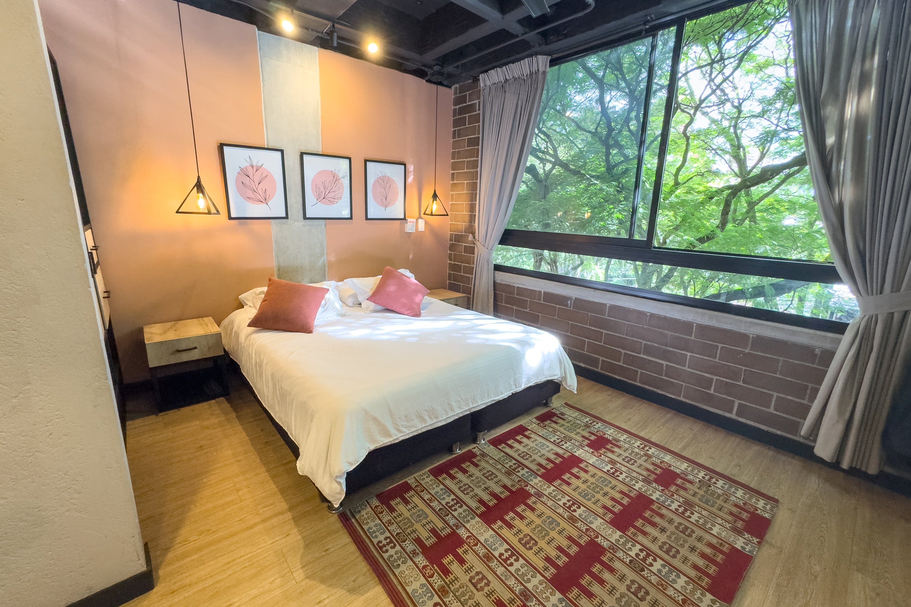 DOUBLE ROOM + EXTERIOR VIEW BT402