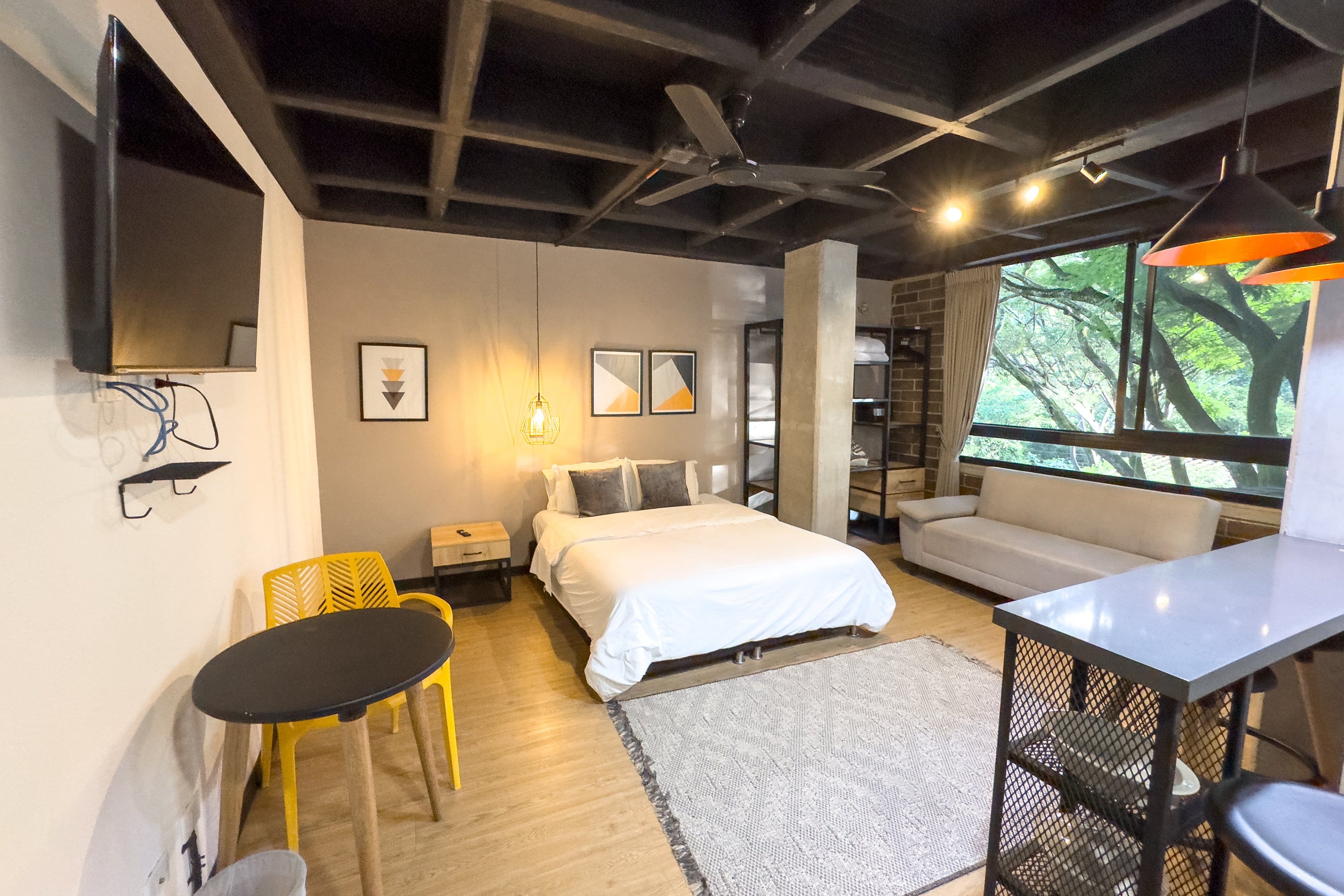 FULL APARTMENT + EXTERIOR VIEW BT301