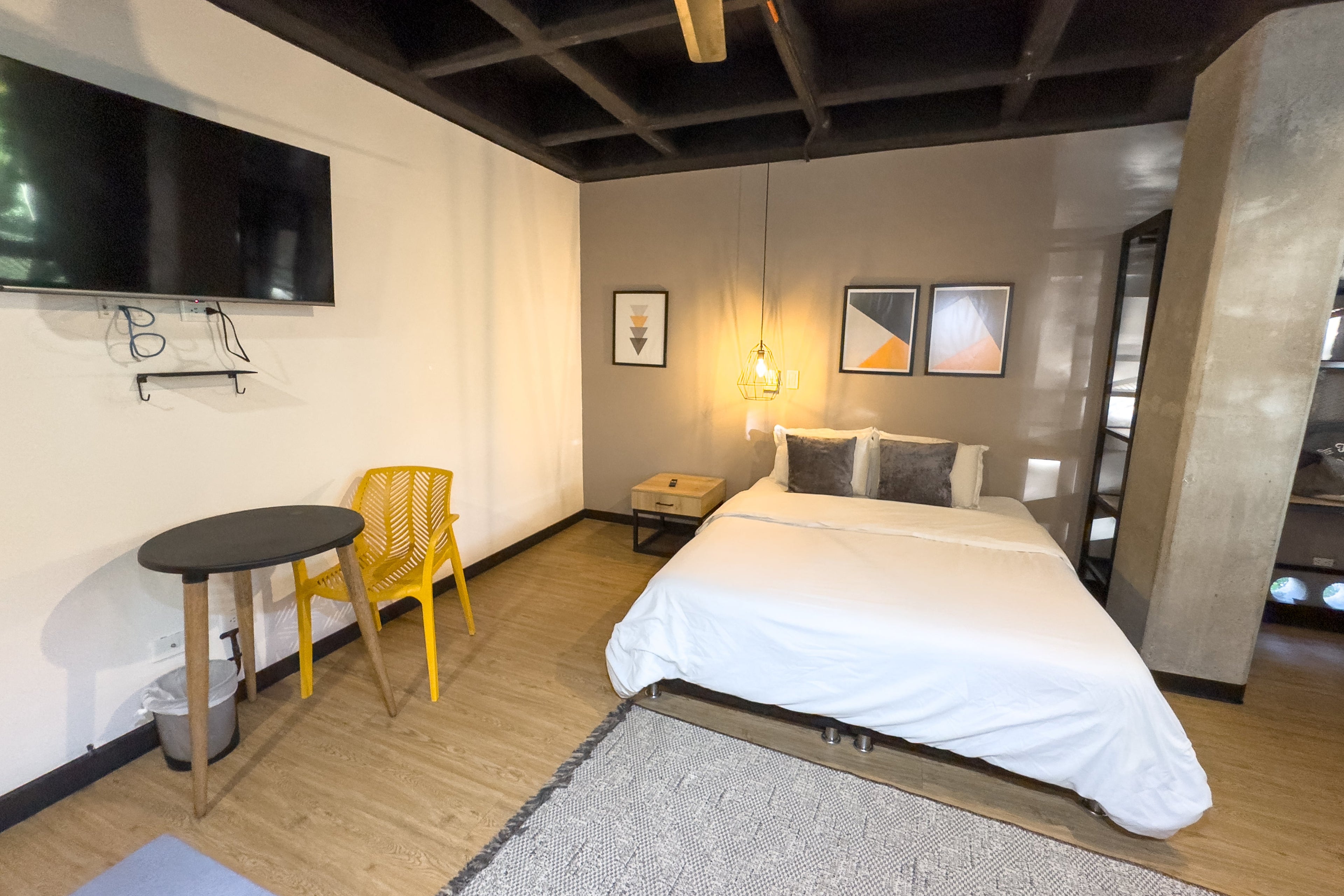 FULL APARTMENT + EXTERIOR VIEW BT301
