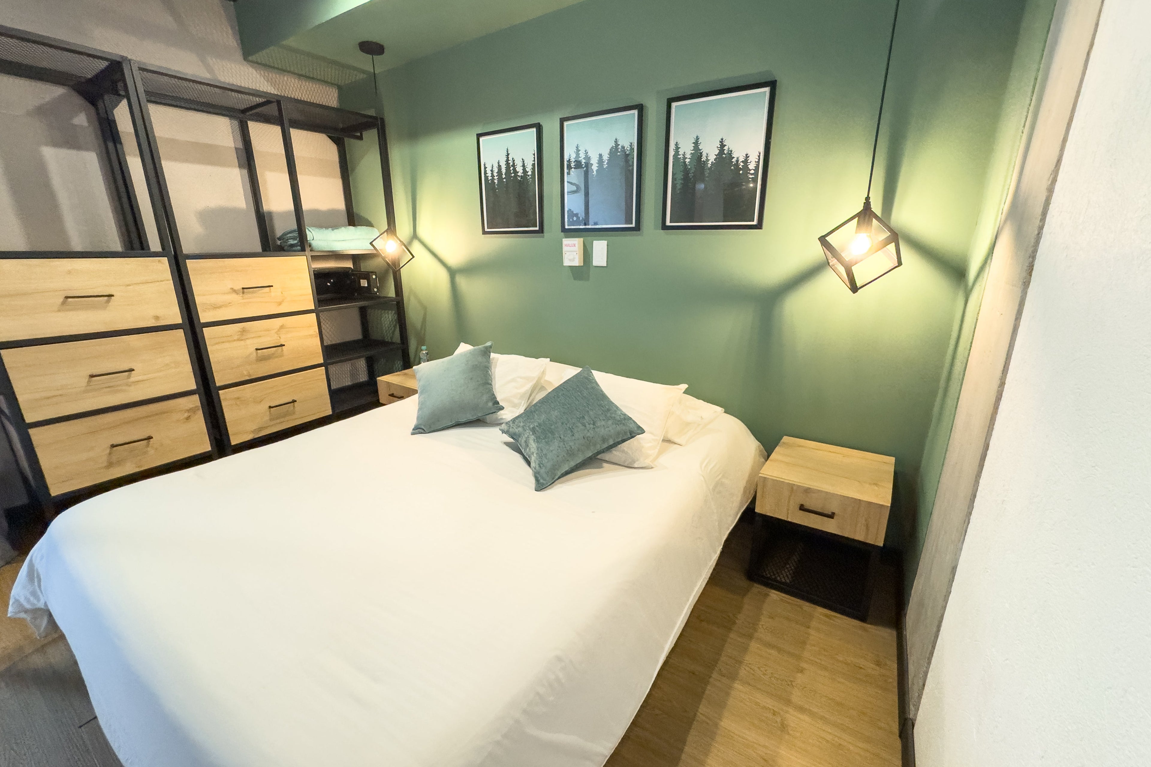 LOFT ROOM + EXTERIOR VIEW BT503