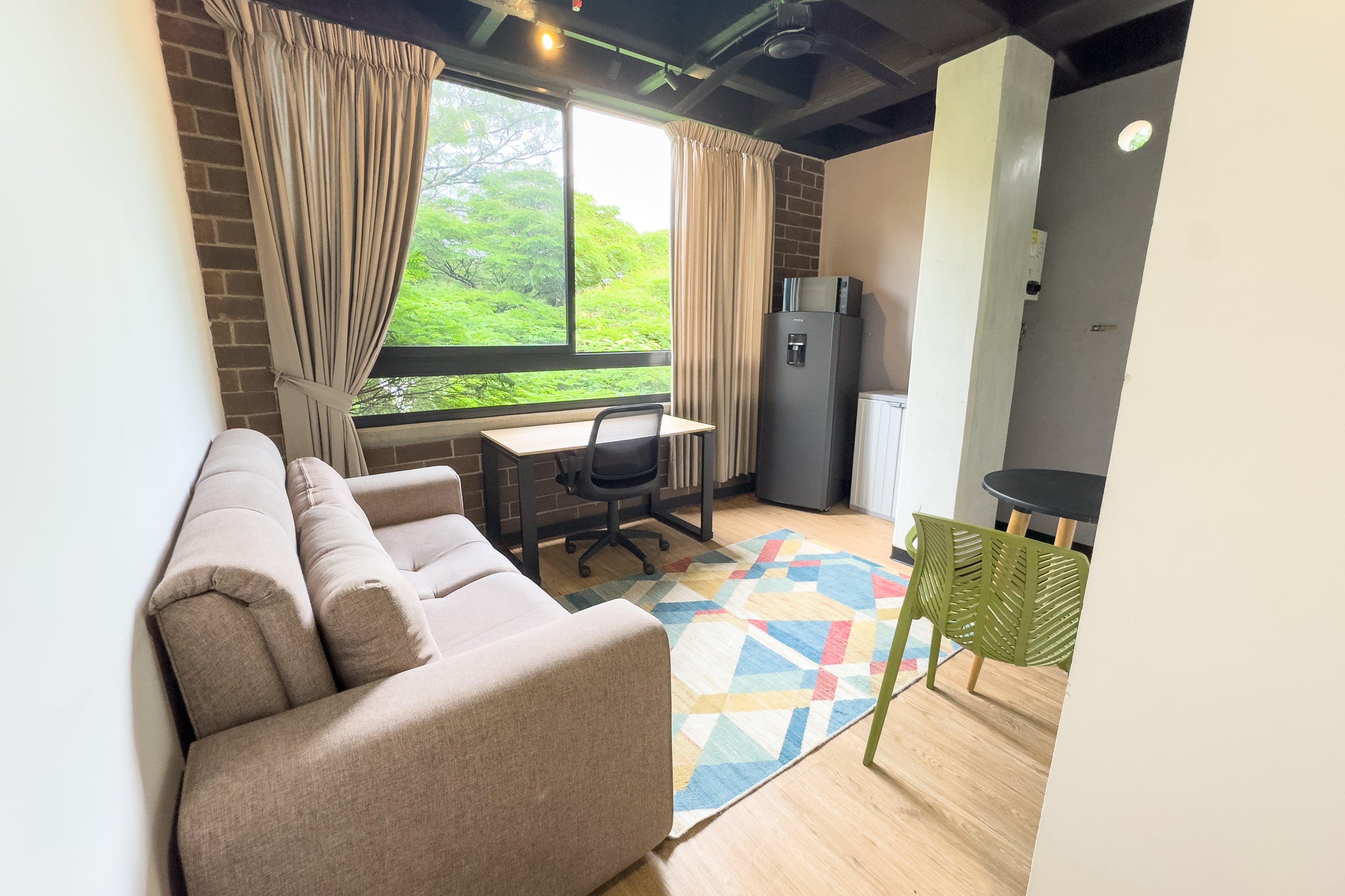 LOFT ROOM + EXTERIOR VIEW BT503