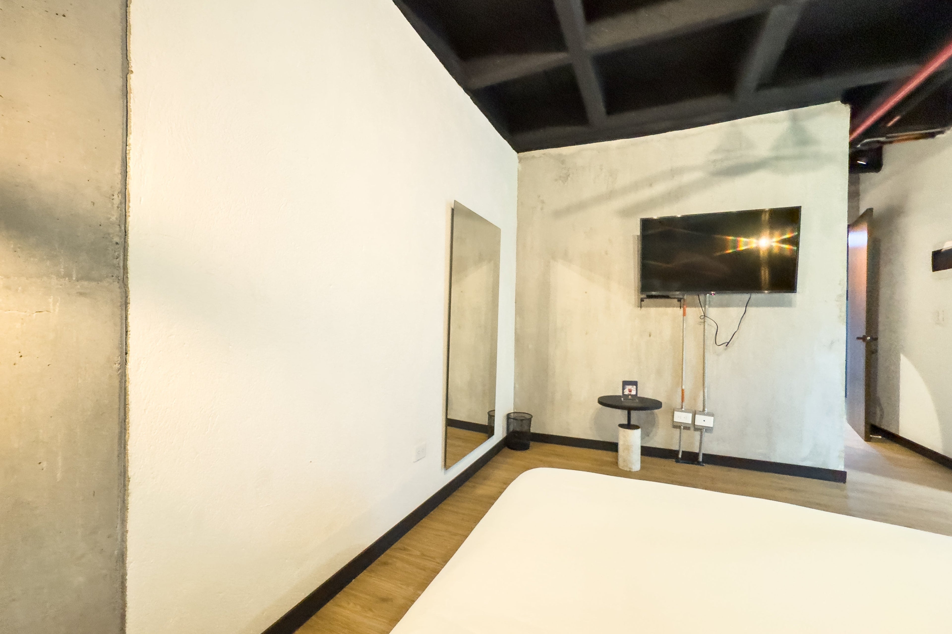 LOFT ROOM + EXTERIOR VIEW BT503