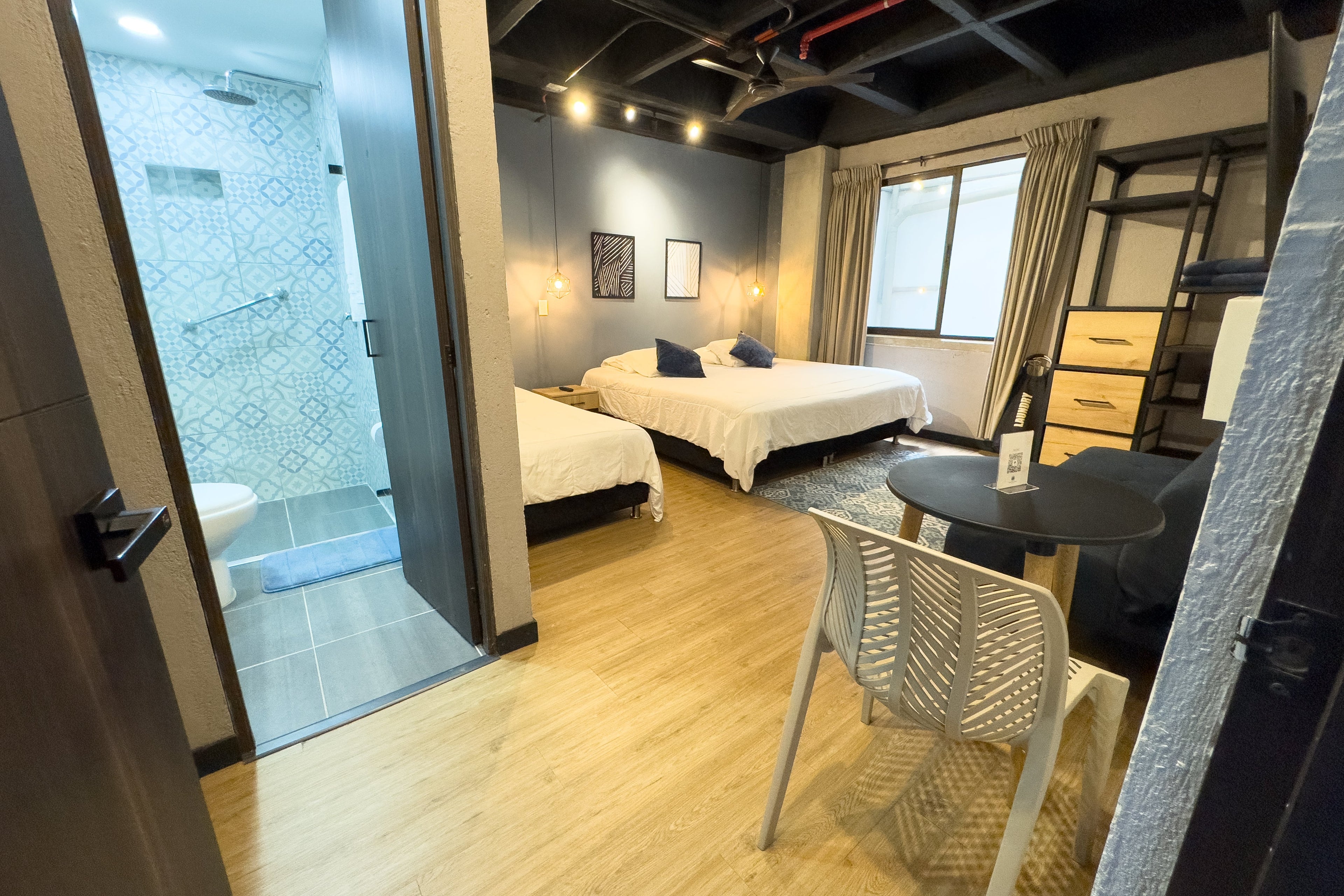 DOUBLE ROOM + INSIDE VIEW BT404